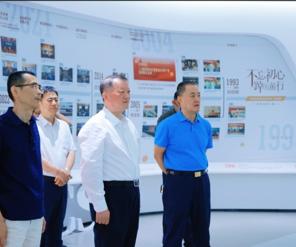 ?陳利眾主席帶隊調研嘉欣絲綢，賦能絲綢經(jīng)典產(chǎn)業(yè)?